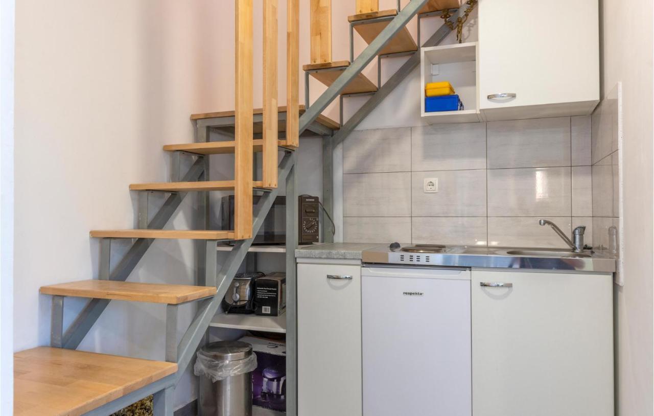Gorgeous Apartment In Omis With Kitchen Екстериор снимка
