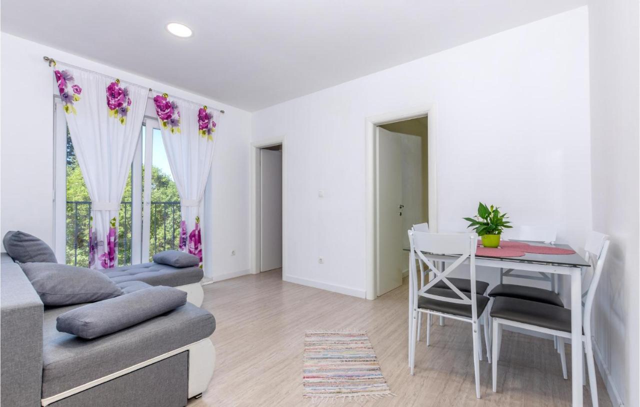 Gorgeous Apartment In Omis With Kitchen Екстериор снимка