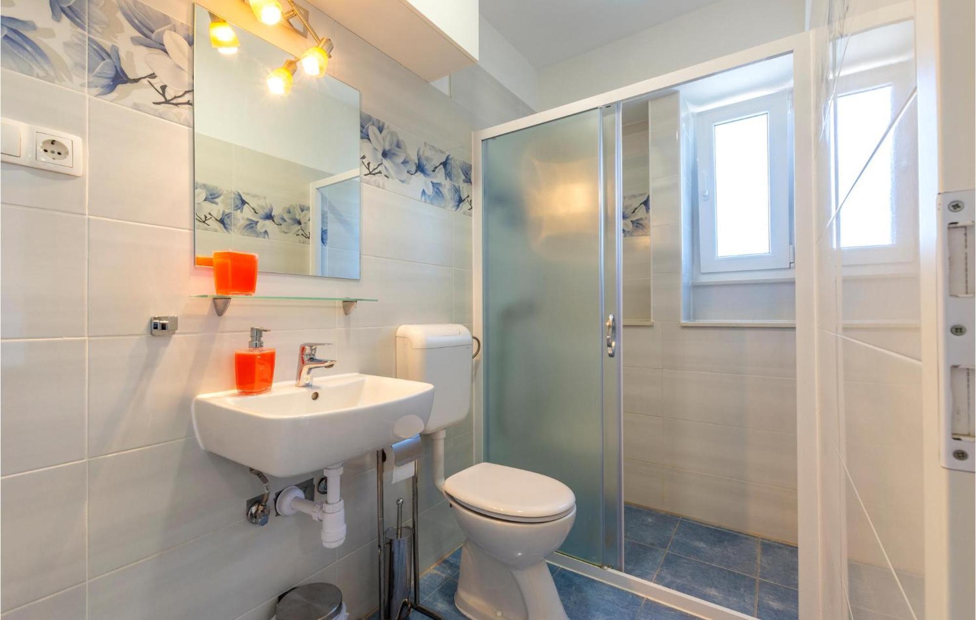 Gorgeous Apartment In Omis With Kitchen Екстериор снимка