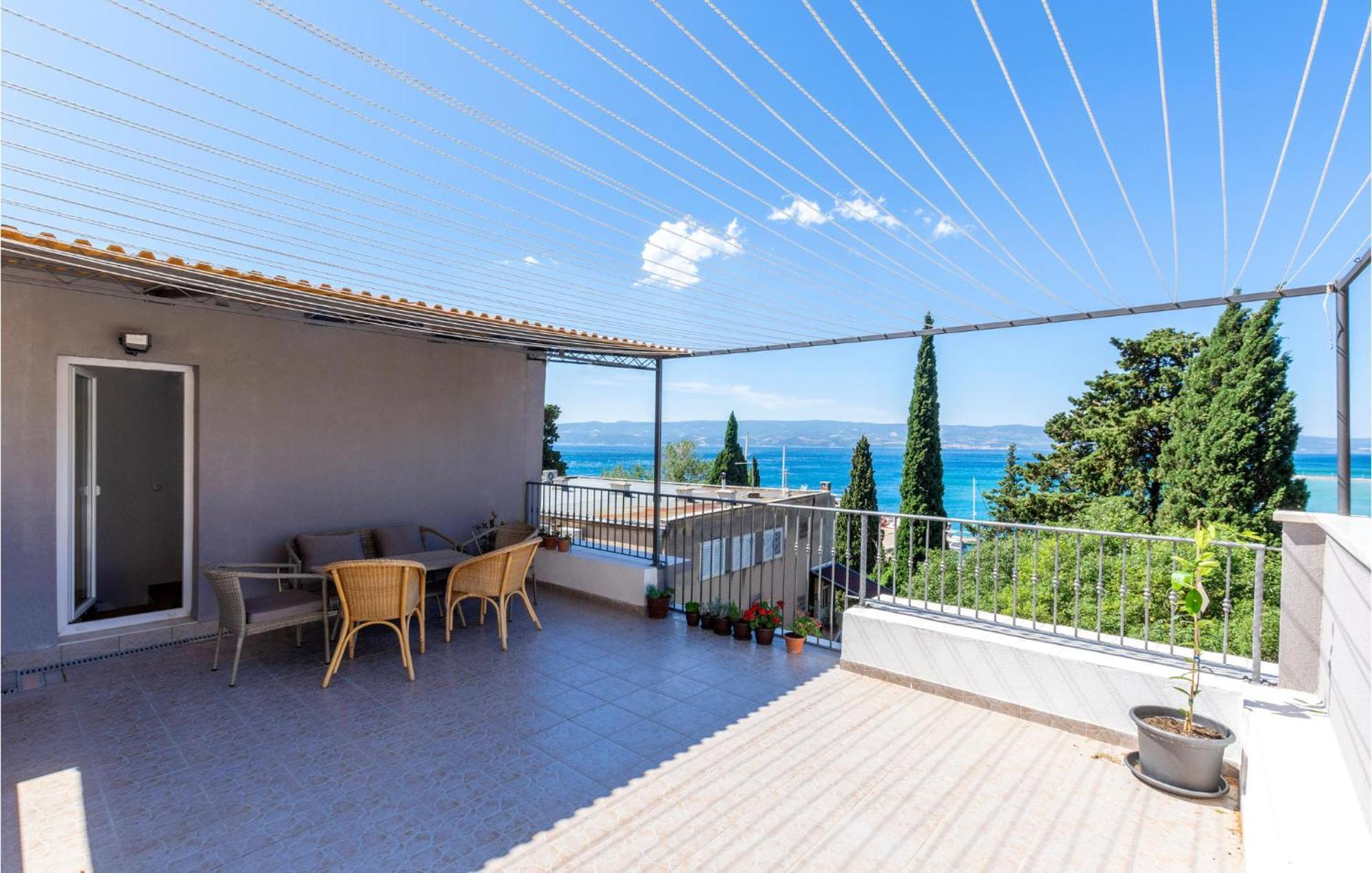 Gorgeous Apartment In Omis With Kitchen Екстериор снимка
