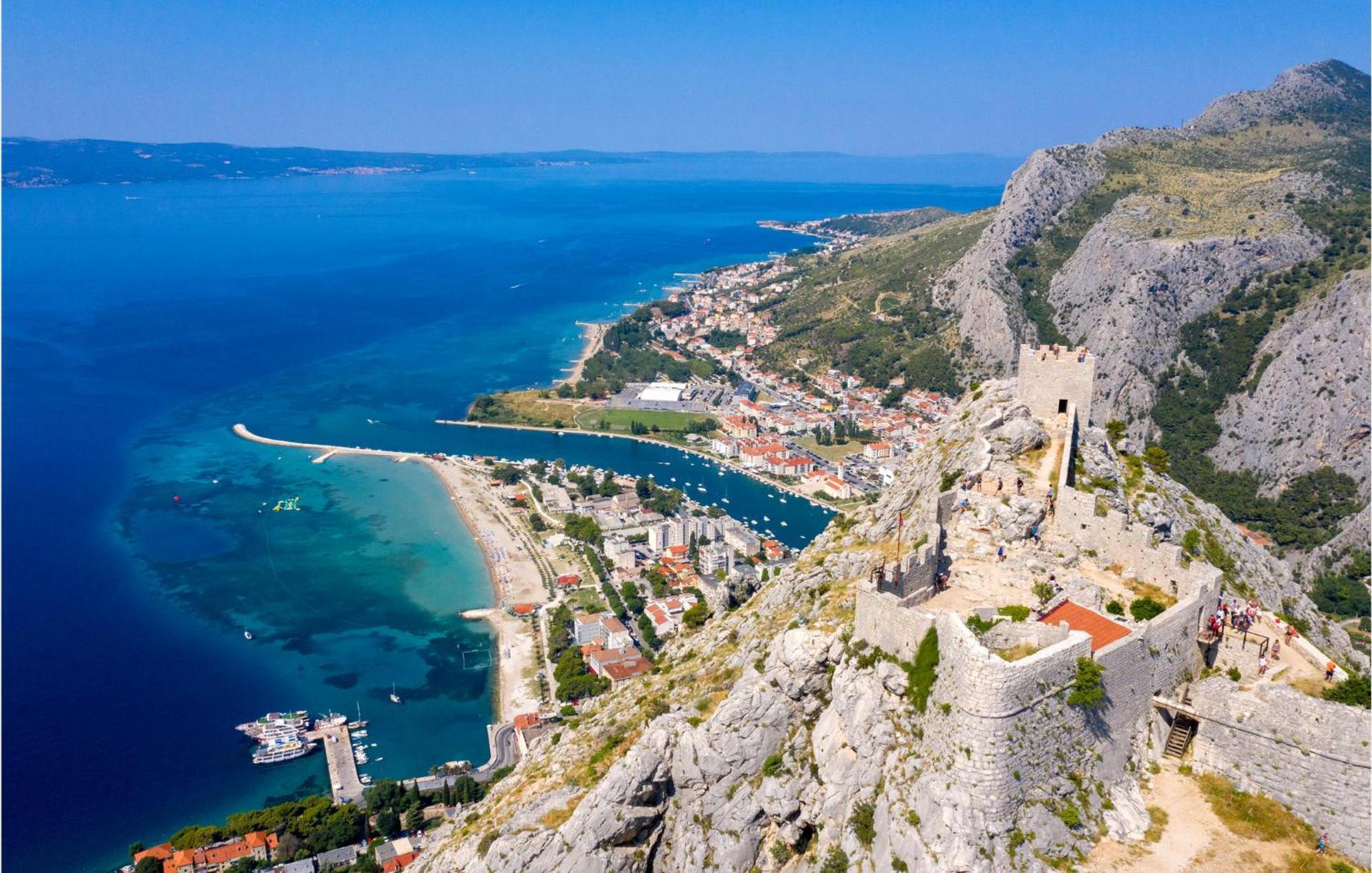 Gorgeous Apartment In Omis With Kitchen Екстериор снимка