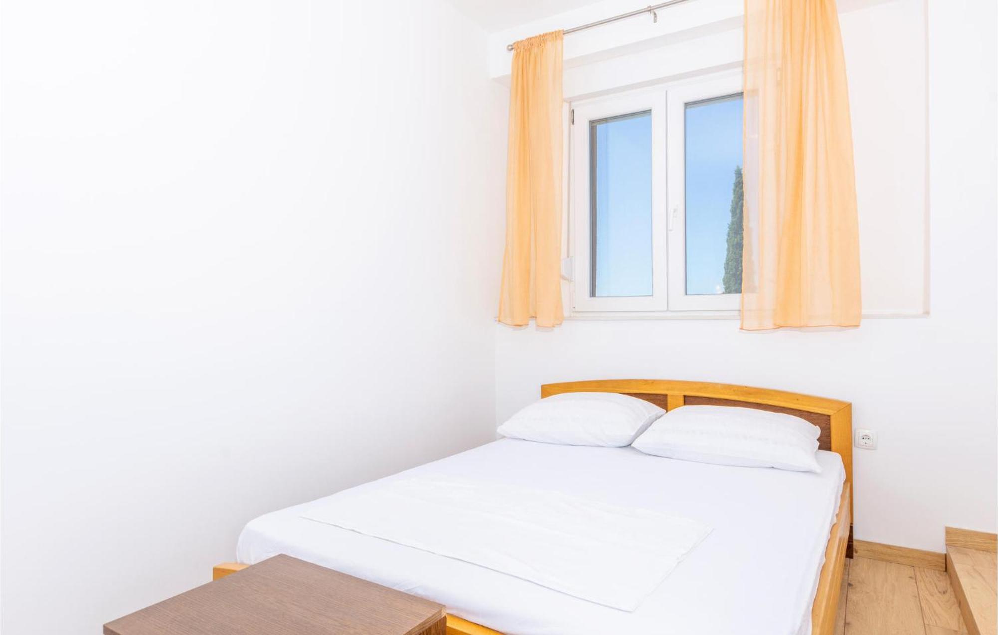Gorgeous Apartment In Omis With Kitchen Екстериор снимка